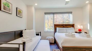 3 bedrooms, desk, iron/ironing board, travel cot