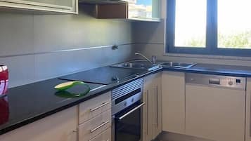 Apartamento panorámico | Cocina privada | Microondas, horno, lavavajillas y tostadora