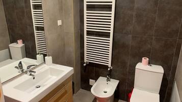 Panoramic Apartment | Bathroom