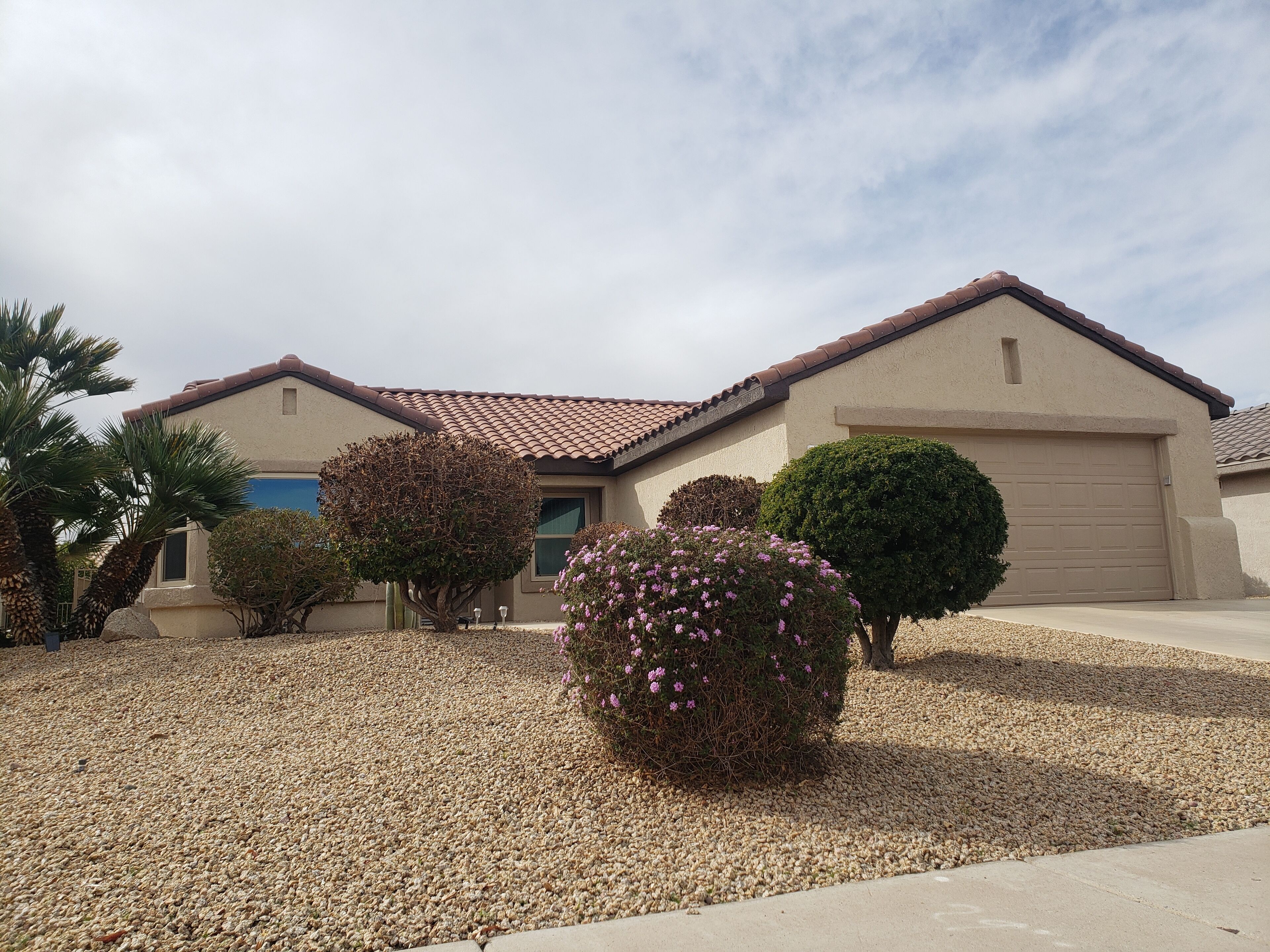 2 Bedroom, 2 bath home in Sun City Grand Golf Resort Community!