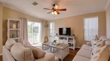 Smart TV, futbolito y tenis de mesa