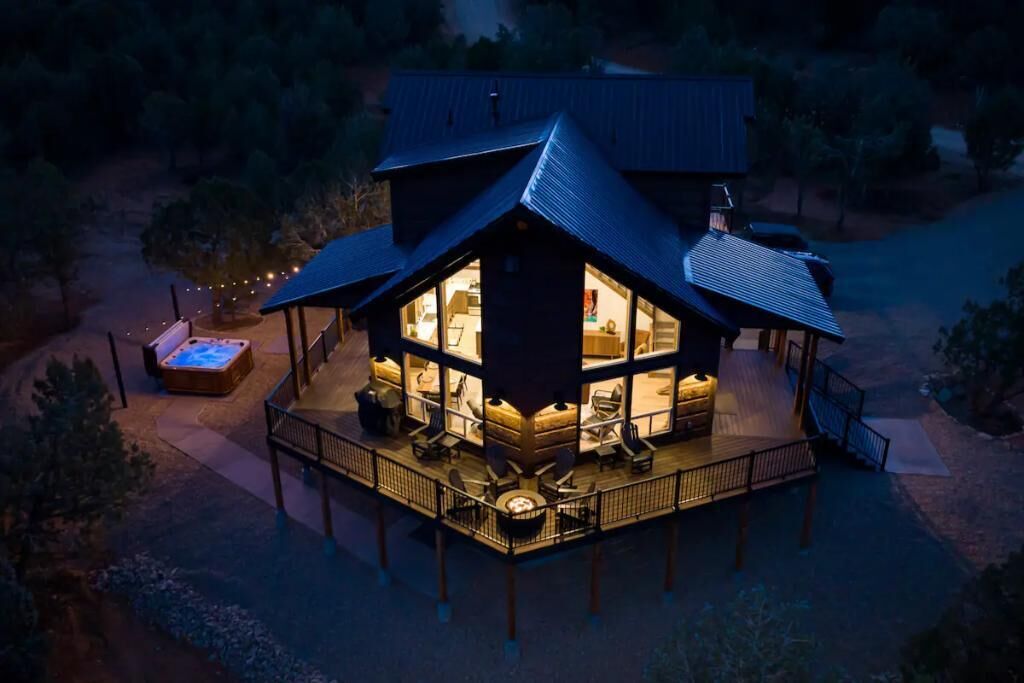 Luxury Cabin, Hot Tub, Between Zion & Bryce, Views