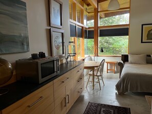 4 bedrooms, in-room safe, desk, iron/ironing board