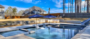 Spacious 5BR Masters Retreat: Heated Pool/Spa, Theater, Basketball Court & More!