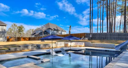 Spacious 5BR Masters Retreat: Heated Pool/Spa, Theater, Basketball Court & More!