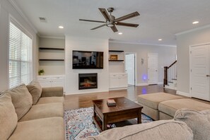 Smart TV, chimenea y videojuegos 