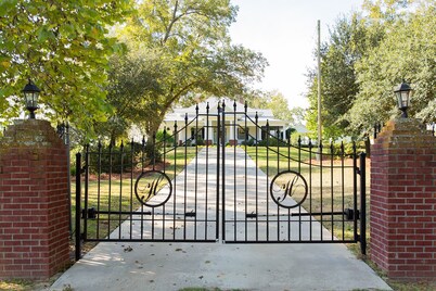 Gated Farm House Getaway Near Lake Blackshear! Peaceful and Newly renovated