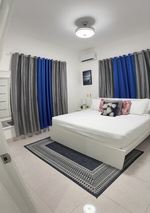 2 slaapkamers, een bureau, een strijkplank/strijkijzer, gratis wifi