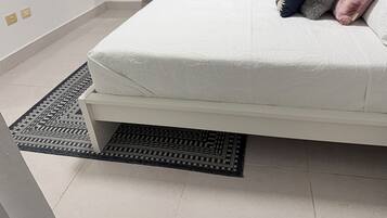 2 slaapkamers, een bureau, een strijkplank/strijkijzer, gratis wifi