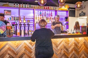 Bar (in der Unterkunft)