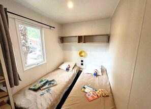 3 bedrooms, WiFi - Camping 4 étoiles - Parc aquatique - eei0fi (Saint-Georges-d'Oléron)