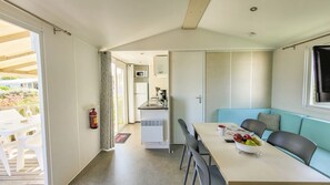 Kühlschrank, Mikrowelle, Herdplatte