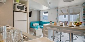 Fridge, microwave, stovetop