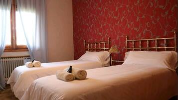 4 Schlafzimmer, Bügeleisen/Bügelbrett, Reisekinderbett, WLAN