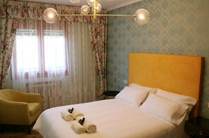 4 chambres, fer et planche à repasser, lit parapluie, Wi-Fi