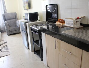 Private kitchen - Simba's Nook Studio Apt. Near Nairobi Airport &SGR (Mlolongo)