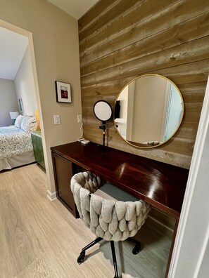 2 Schlafzimmer, Schreibtisch, Bügeleisen/Bügelbrett, kostenloses WLAN