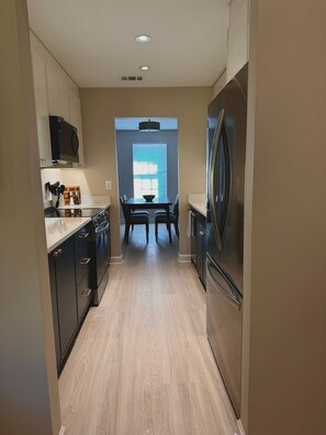 Mikrowelle, Ofen, Herdplatte, Geschirrspüler