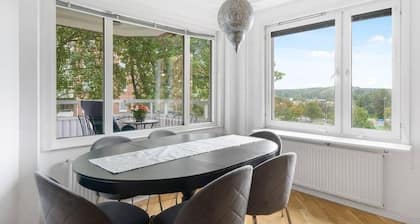 Beautiful apartment close to metro station, shops and amazing nature.