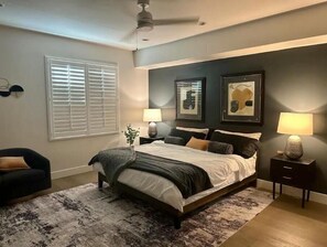 5 soverom, skrivebord, reiseseng for barn og wi-fi (inkludert)