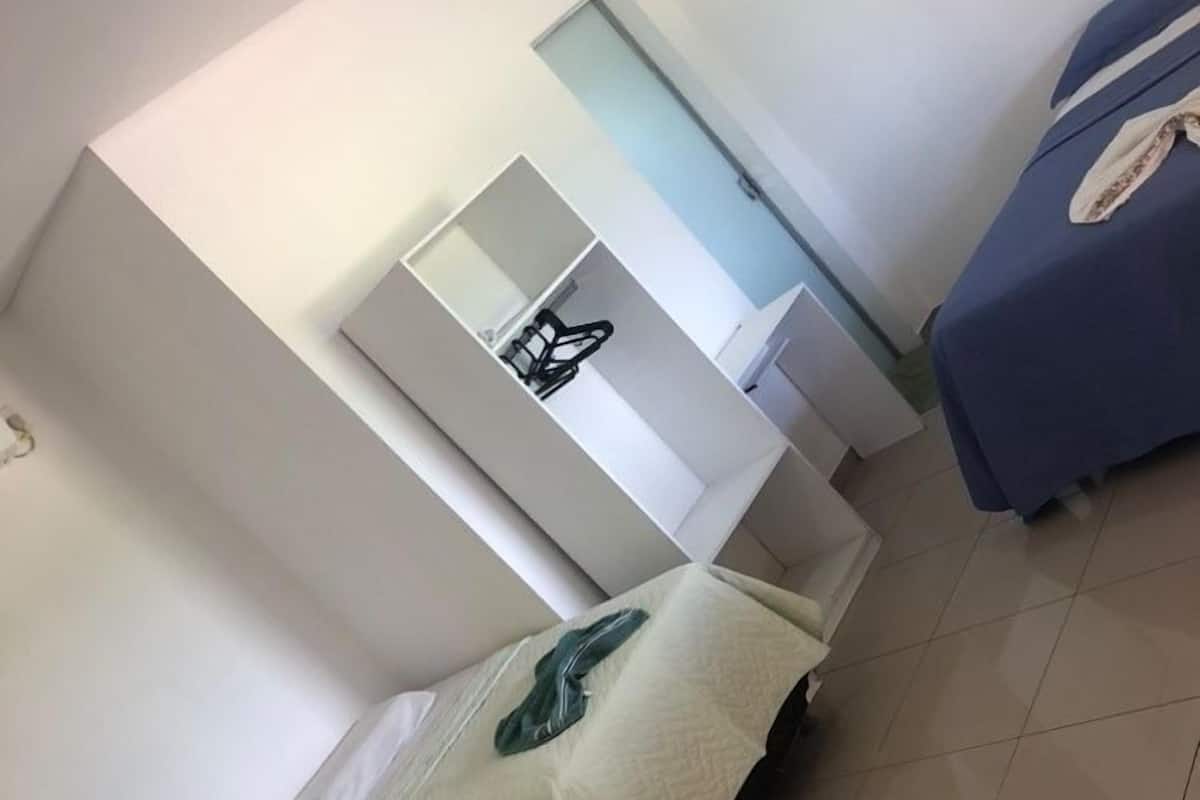 1 chambre, literie de qualité supérieure, couette en duvet d'oie, bureau