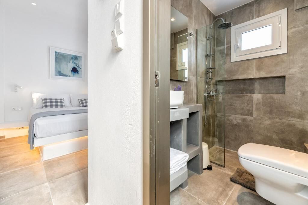 Photo - Pelican Paros