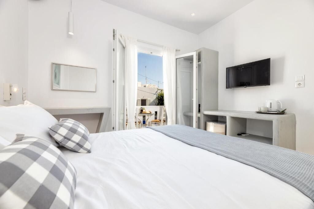 Photo - Pelican Paros