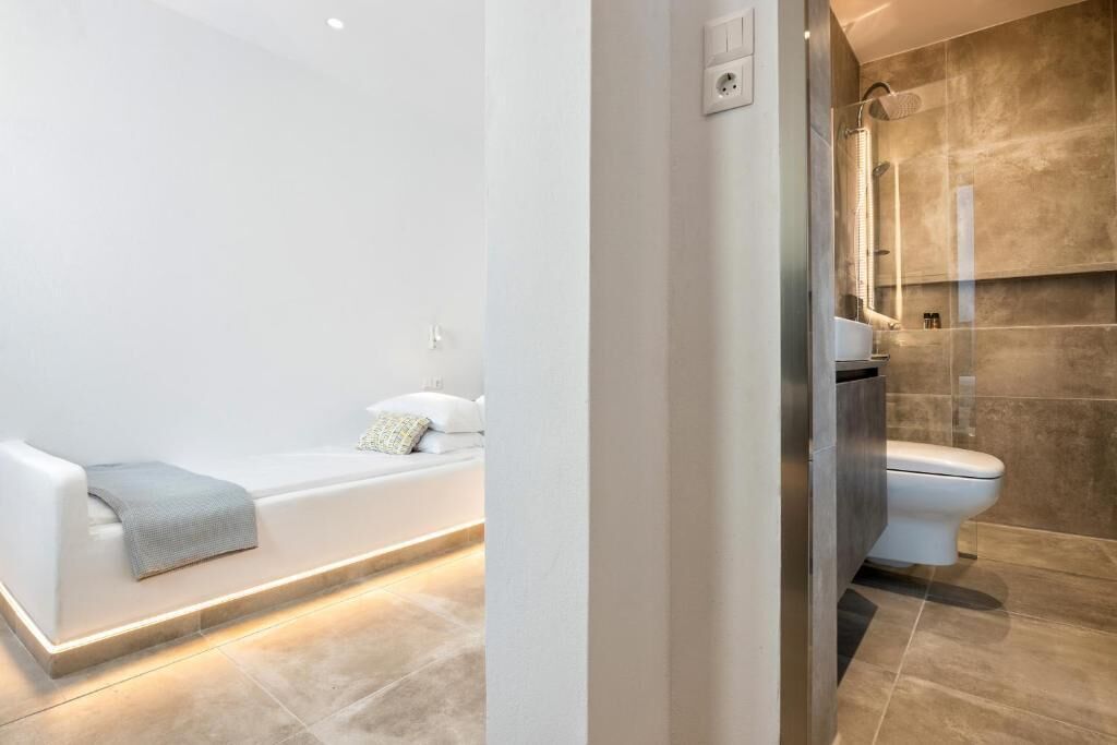 Photo - Pelican Paros