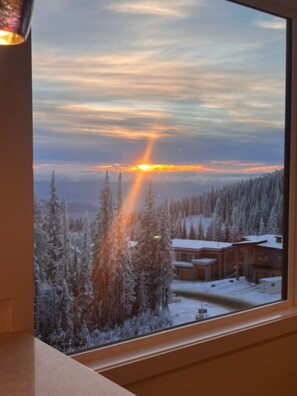 Interior - Brand new duplex with 2 king beds, elevator, private hot tub, ski in and out. (Silver Star Mountain)