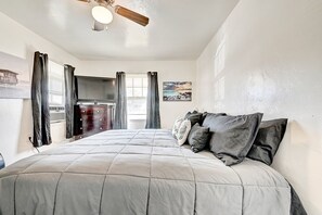 2 chambres, fer et planche à repasser, Wi-Fi, draps fournis