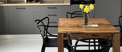 Classic-huoneisto | Oleskelualue | 32–tuumainen äly-TV, jossa digitaalikanavat