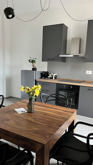 Appartement Confort | Aire de séjour | Téléviseur connecté de 32 po avec télévision numérique