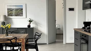 Departamento Confort | Área de sala de estar | Smart TV de 32 pulgadas con canales digitales