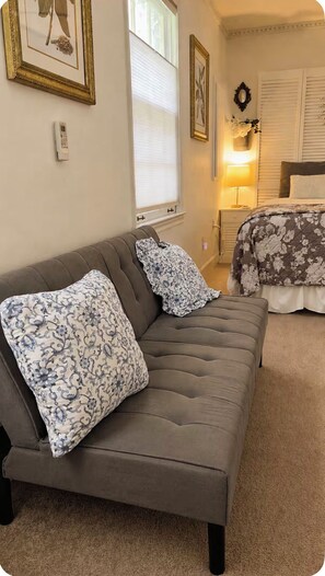 Room - The Gardenia Suites in The Heart of Spring Hill-A (Spring Hill)