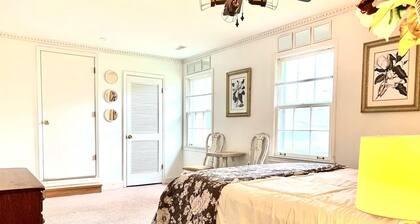 The Gardenia Suites in The Heart of Spring Hill-A