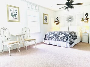 1 bedroom, desk, iron/ironing board, free WiFi - The Gardenia Suites in The Heart of Spring Hill-A (Spring Hill)