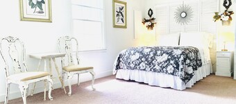 The Gardenia Suites in The Heart of Spring Hill-A