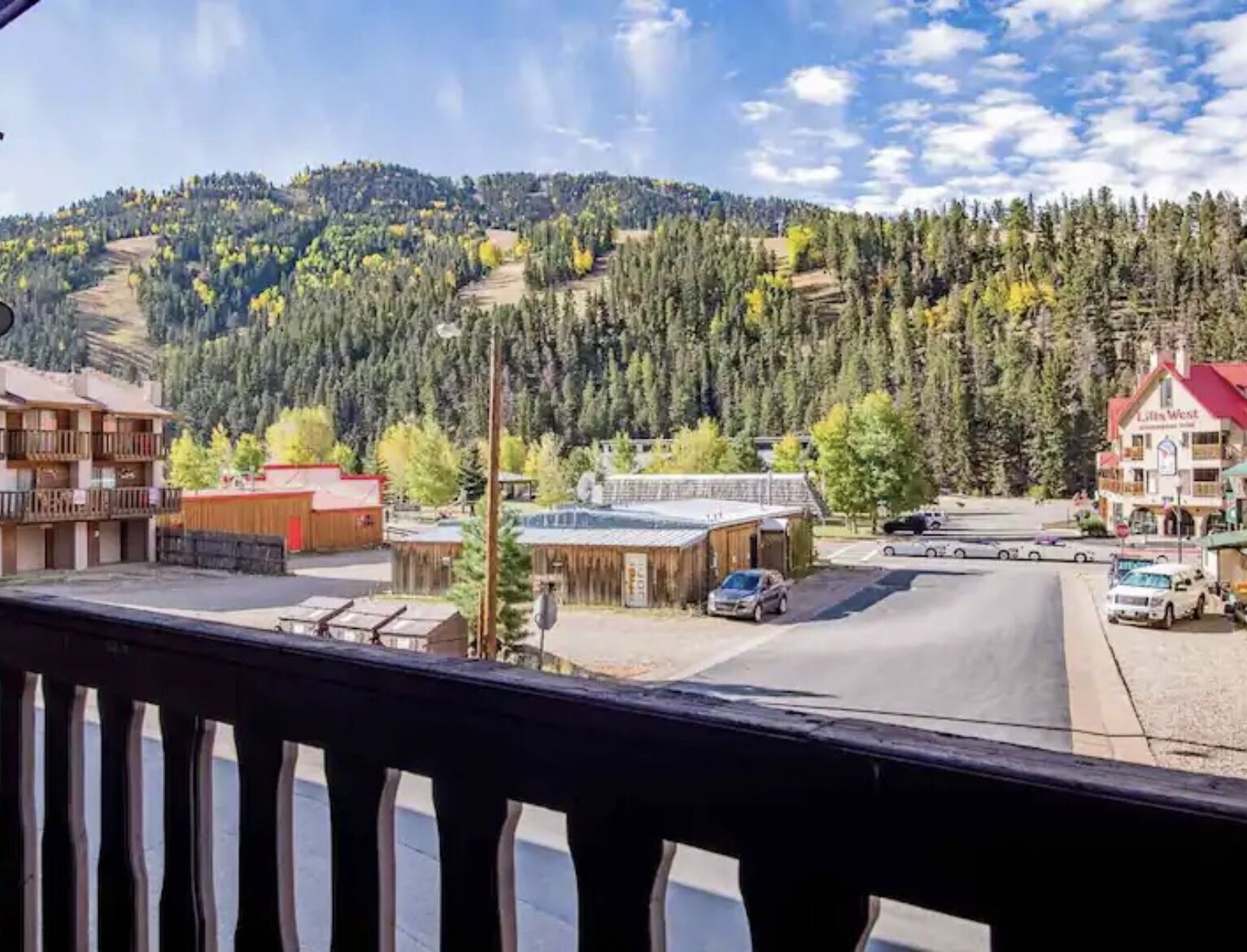 Slopeside Retreat: Cozy Updated Gem in Town Center!