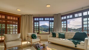 32-inch flat-screen TV with digital channels, TV, fireplace - Villa Boréal Hostellerie (Águas de Lindóia)