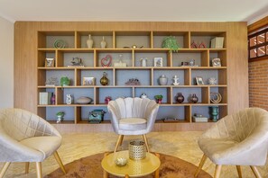 32-inch flat-screen TV with digital channels, TV, fireplace - Villa Boréal Hostellerie (Águas de Lindóia)