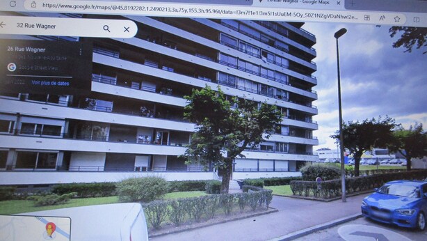 A multi-story building with a modern architectural design, featuring balconies on each floor. - Limoges,,belle vue ! (Limoges)