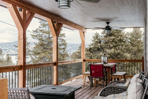 Discover Lake Granby steps away