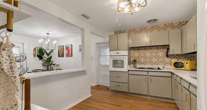 Spacious Home - Quiet, yet close to everything! Fully fenced in and pet friendly