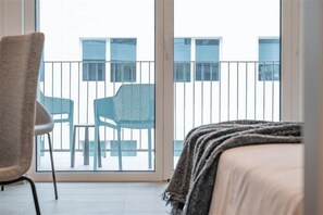 Down duvets, desk, laptop workspace, free WiFi - Florentia Living Stays (Florence)