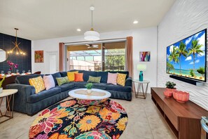 Smart TV - BBQ~Oasis w/Heated Pool~Marvel &Nemo rooms~Near Disney (Kissimmee)