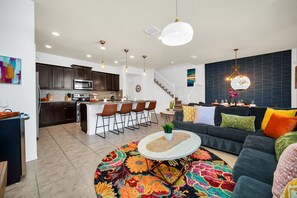 Smart TV - BBQ~Oasis w/Heated Pool~Marvel &Nemo rooms~Near Disney (Kissimmee)