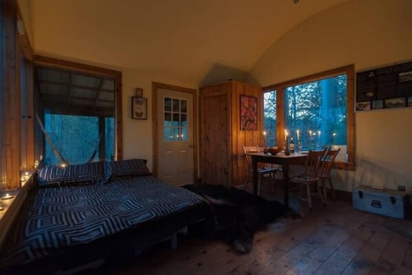 1 habitación y ropa de cama 