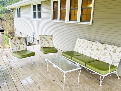 1959 Mid-Century Retro Home on 5 acres