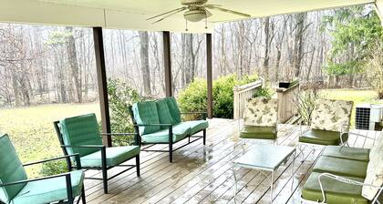 1959 Mid-Century Retro Home on 5 acres