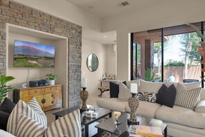 Smart TV, fireplace, books - Stunning Villa - Luxury Community, Amenities

 (La Quinta)